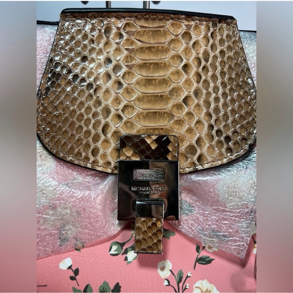 Michael Kors Collection Bancroft Woman’s Shoulder Bag with Snake-Texture Accents - Picture 11 of 13
